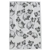 Capybara met hoge hoed medium cadeauzakje (Voorkant)