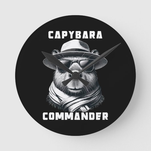 Capybara Met Zonnebril Capy Commandant Ronde Klok (Voorkant)