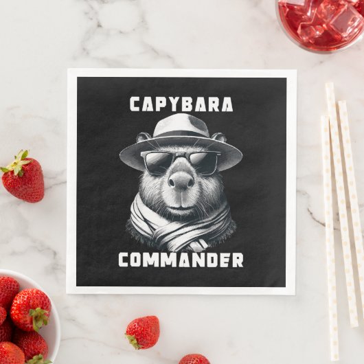 Capybara Met Zonnebril Capy Commandant Servet (Insitu)