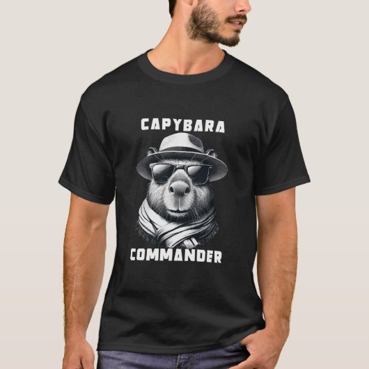 Capybara Met Zonnebril Capy Commandant T-shirt (Voorkant)