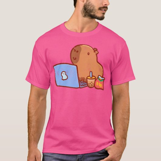 Capybara op een laptop met snacks en Drink Capybar T-shirt (Voorkant)