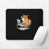 Capybara-programmeur die aan de computerstick werk muismat (Met muis)
