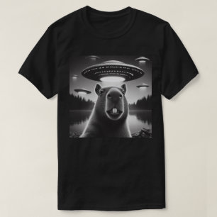 Capybara selfie met UFO T-shirt