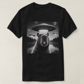 Capybara selfie met UFO T-shirt