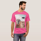 Capybara Selfie met UFO's Grappig Grafisch T-shirt (Voorkant volledig)