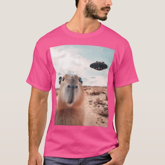 Capybara Selfie met UFO's Grappig Grafisch T-shirt (Voorkant)