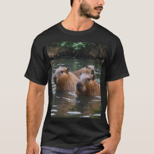 Capybaras Zwemmen In De Rivier, T-shirt