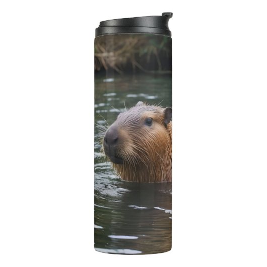 Capybaras' zwemmen in de rivier, thermosbeker (Gedraaid links)