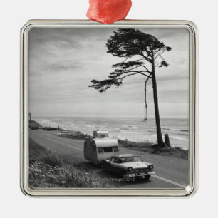 Car Pulling Trailer Metalen Ornament