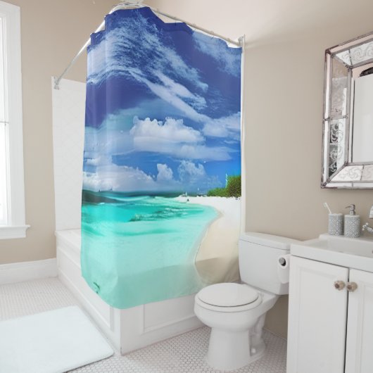 Caraïbisch strand met Deep Blue Summer Sky Douchegordijn (In situ)