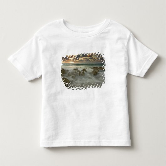 Caraïbisch Zee, Kaaimaneilanden.  Scheergolven 3 Kinder Shirts (Voorkant)