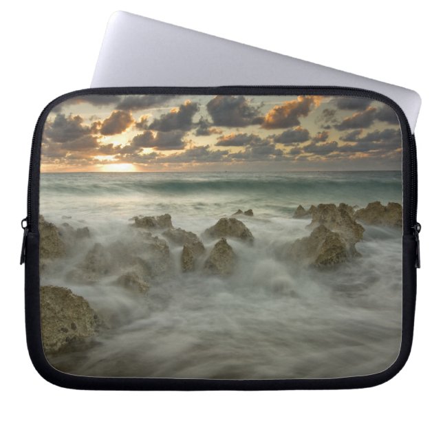 Caraïbisch Zee, Kaaimaneilanden.  Scheergolven 3 Laptop Sleeve (Voorkant)