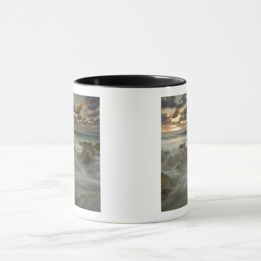 Caraïbisch Zee, Kaaimaneilanden. Scheergolven 3 Mok (Midden)