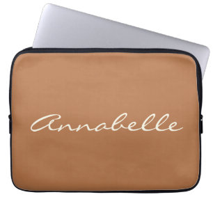 Caramel Bruine Script Naam Minimalistisch Geperson Laptop Sleeve