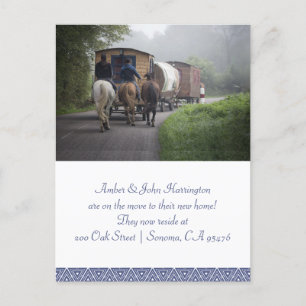 Caravan en rijders op paarden die hun aankondiging