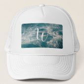 Caribbean Seascape Blauw Wit Wave Crests Monogram Trucker Pet (Voorkant)