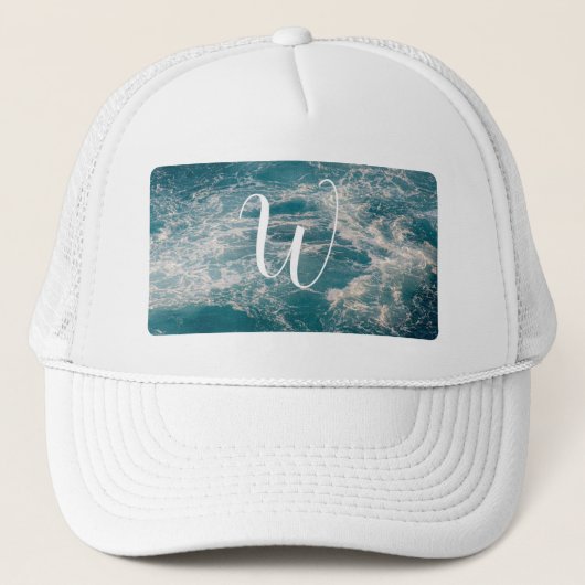 Caribbean Seascape Blauw Wit Wave Crests Monogram Trucker Pet (Voorkant)
