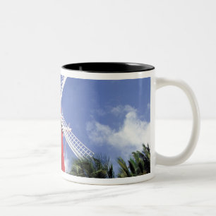 Caribisch, Aruba. Oude molen, omgebouwd tot 'Molen Tweekleurige Koffiemok