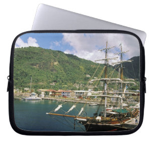 Caribisch gebied, St. Lucia, Soufriere. Boten in Laptop Sleeve