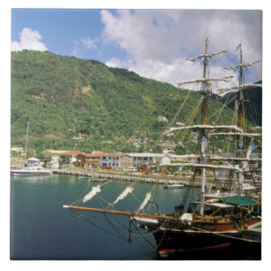 Caribisch gebied, St. Lucia, Soufriere. Boten in Tegeltje