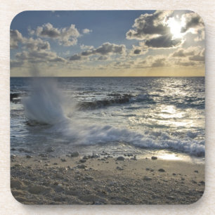 Caribische Zee, Kaaimaneilanden.  Brekende golven Bier Onderzetter