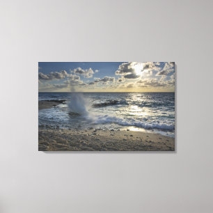 Caribische Zee, Kaaimaneilanden. Brekende golven Canvas Afdruk