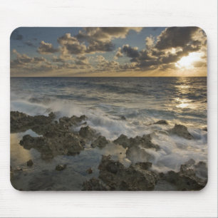 Caribische Zee, Kaaimaneilanden.  Brekende golven  Muismat