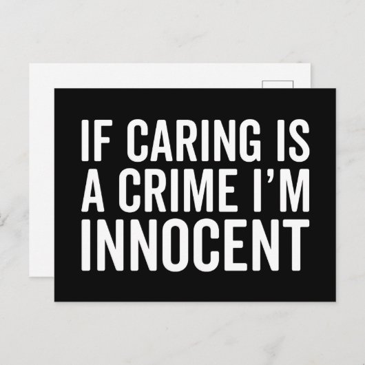 Caring is een misdaad Funny Quote Briefkaart (Voorkant / Achterkant)