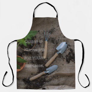 "CARING IS NURTURING FOR YOUNG SEEDLINGS"-ontwerpe Schort