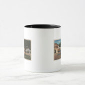 Carmel, CA - Street Scene met bomen en winkels Mok (Midden)