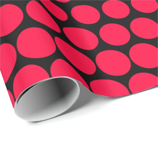 Carmine Red Polka Dot Modern Black Cadeaupapier (Rol Hoek)