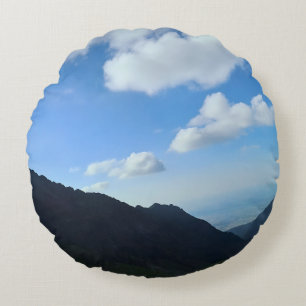 Carpathian Blue Sky Peaks – Roemeense Bergkunst Rond Kussen