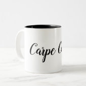 Carpe Coffee Tweekleurige Koffiemok (Voorkant links)