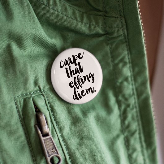 Carpe die Diem Quote Button zwart-wit maakt