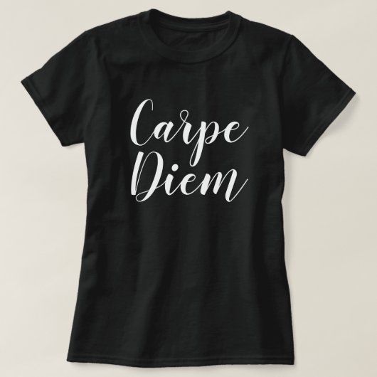 Carpe Diem black en white script typografie T-shirt (Design voorkant)