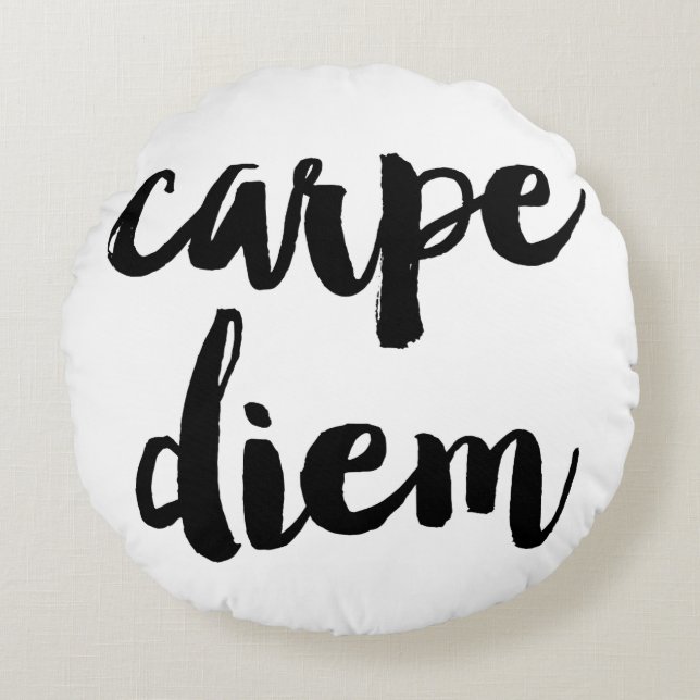 Carpe Diem Brush Typography Statement Pillow Rond Kussen (Voorkant)