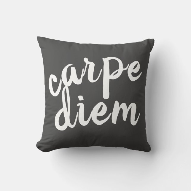 " carpe diem grijs " en " white bold quote modern kussen (Voorkant)