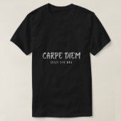 Carpe Diem Seize The Day Live in Cadeau T-shirt (Design voorkant)