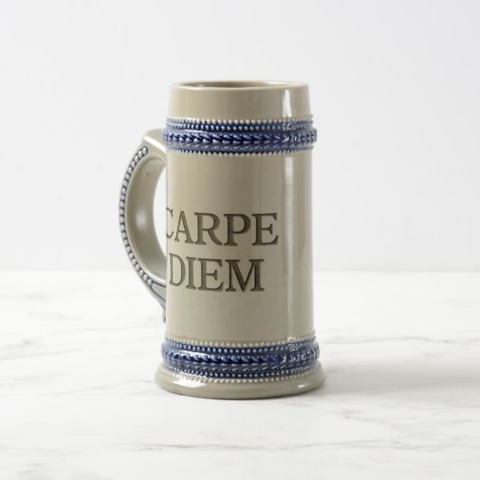 Carpe Diem Stone stein Bierpul (Voorkant links)