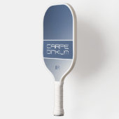 Carpe Dinkum Grappige Gradiënt Initialen Navy Pickleball Paddle (Links)