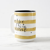 Carpe the fing Diem Gold Stripe Pattern Tweekleurige Koffiemok (Voorkant links)