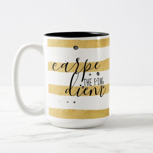 Carpe the fing Diem Gold Stripe Pattern Tweekleurige Koffiemok (Links)