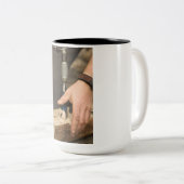 Carpenter-Mok Tweekleurige Koffiemok (Voorkant rechts)