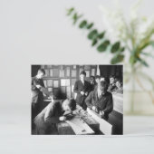 Carpenters in opleiding, begin jaren 1900 briefkaart (Staand voorkant)