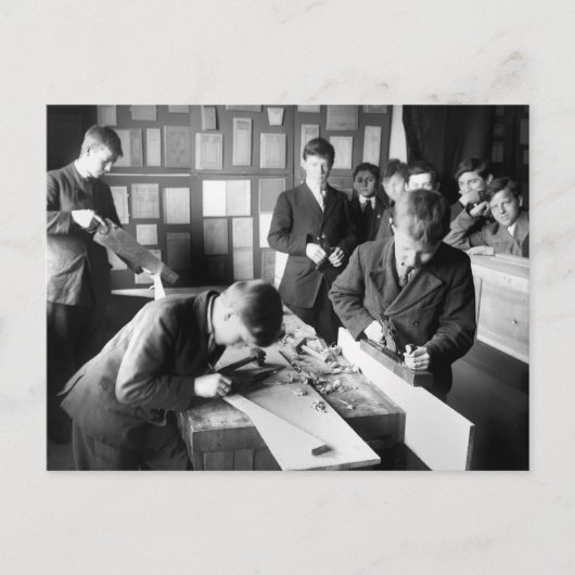 Carpenters in opleiding, begin jaren 1900 briefkaart (Voorkant)
