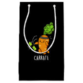 Carrate Funny Carrot Karate Pun Dark BG Klein Cadeauzakje (Voorkant)