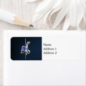 Carrousel Paard Gekleed in Lavendel en Blauw Etiket (Insitu)