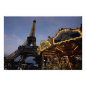 Carrousel van de Eiffeltoren 's avonds, Foto Afdruk (Voorkant)