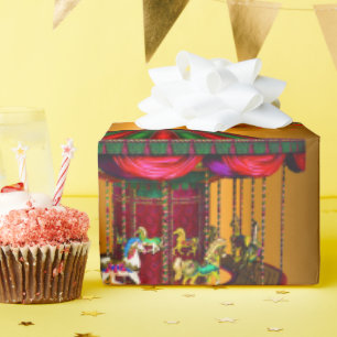 Carrouselpaarden op goud cadeaupapier
