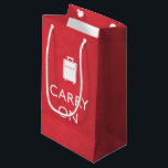 CARRY ON - Luggage - Funny Red Klein Cadeauzakje<br><div class="desc">Hier is een grappig ontwerp dat leuk maakt aan de "Keep Calm"-trend. Pak dit en ga door. Het bevat witte letters en afbeeldingen die een koffer in een eenvoudige grafische stijl en de woorden "Drary On" weergeven. Ha ha. Het is op een mooie rode achtergrond met een subtiele texturering. U...</div>
